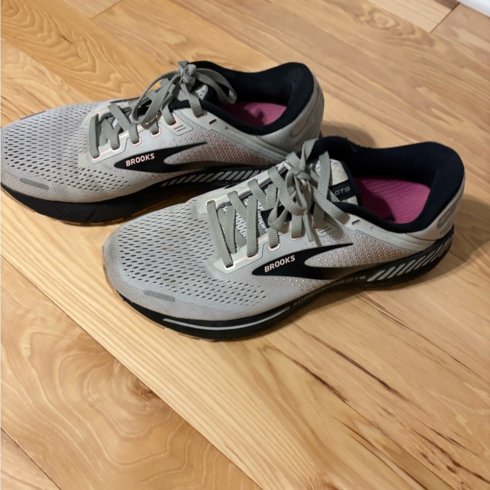 Brooks Adrenaline GTS 22 Women’s Running Shoes